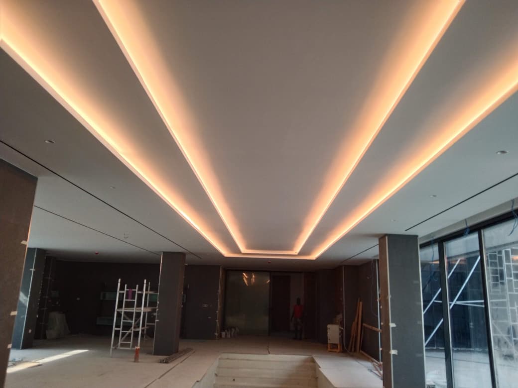 Modern recessed linear lighting installation